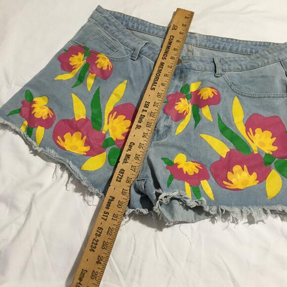 Shein  3 XL floral painted denim cutoff jean shorts plus - Picture 9 of 13